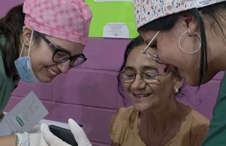 La UNC y Laguna Larga realizaron prótesis dentales